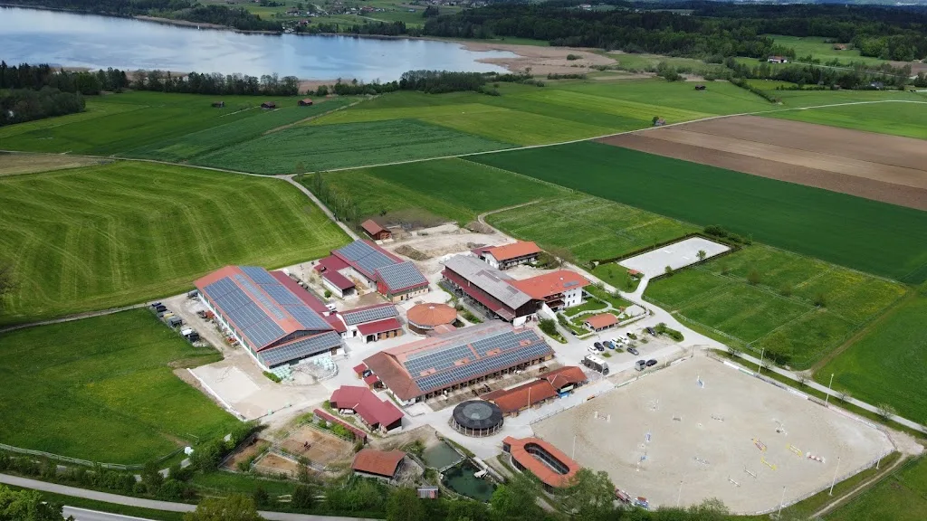 Reit - und Therapiezentrum Mensch und Pferd - Reiterhof Nicole Haderer - Foto 2